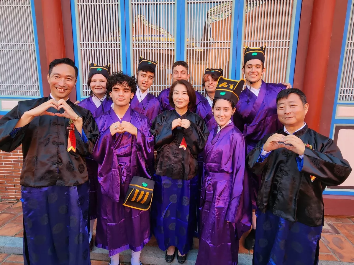 紀念至聖先師孔子誕辰  外籍生扮禮生體驗古禮